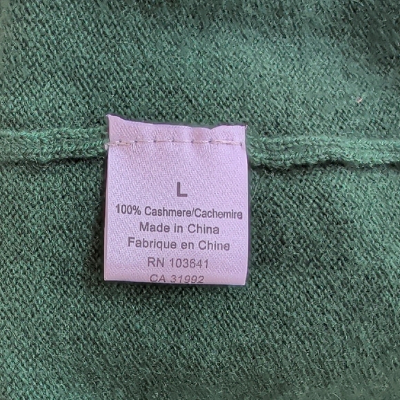 Dark green cashmere sweater with black lace-like print - Picture 5 of 6